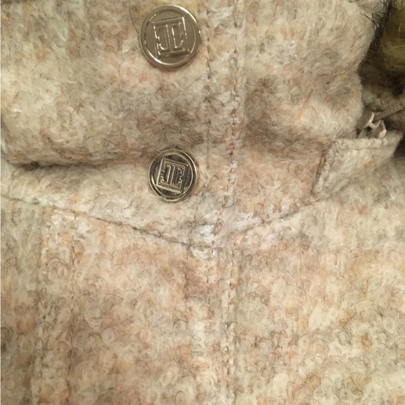 Classy wool coat with removable with faux fur hooded and satin liner. - Picture 11 of 14